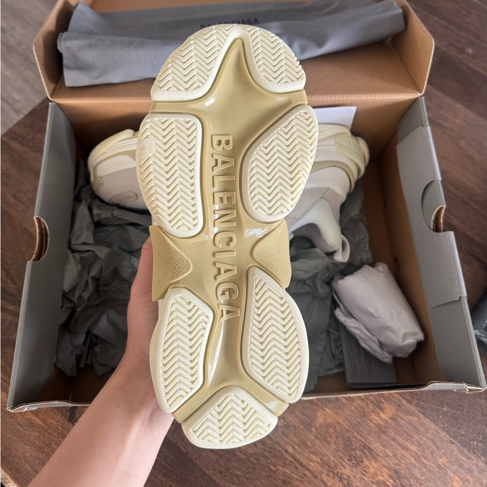 Balenciaga Triple S Sneaker - Picture 3 of 4